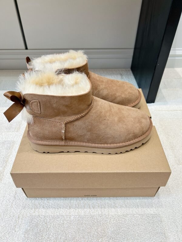 UGG Stivali Mini Bailey II